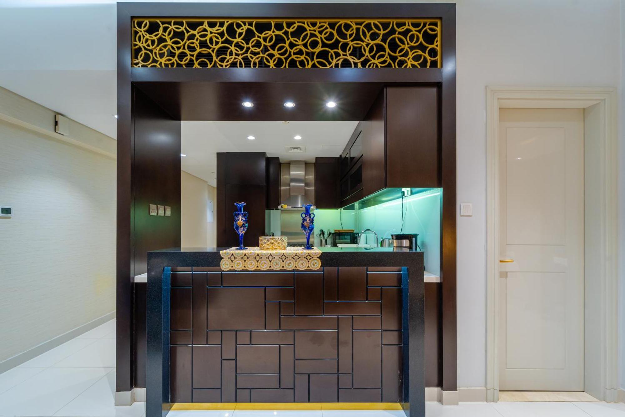 Near Mall Downtown Views Infinity Pool Apartment Dubai