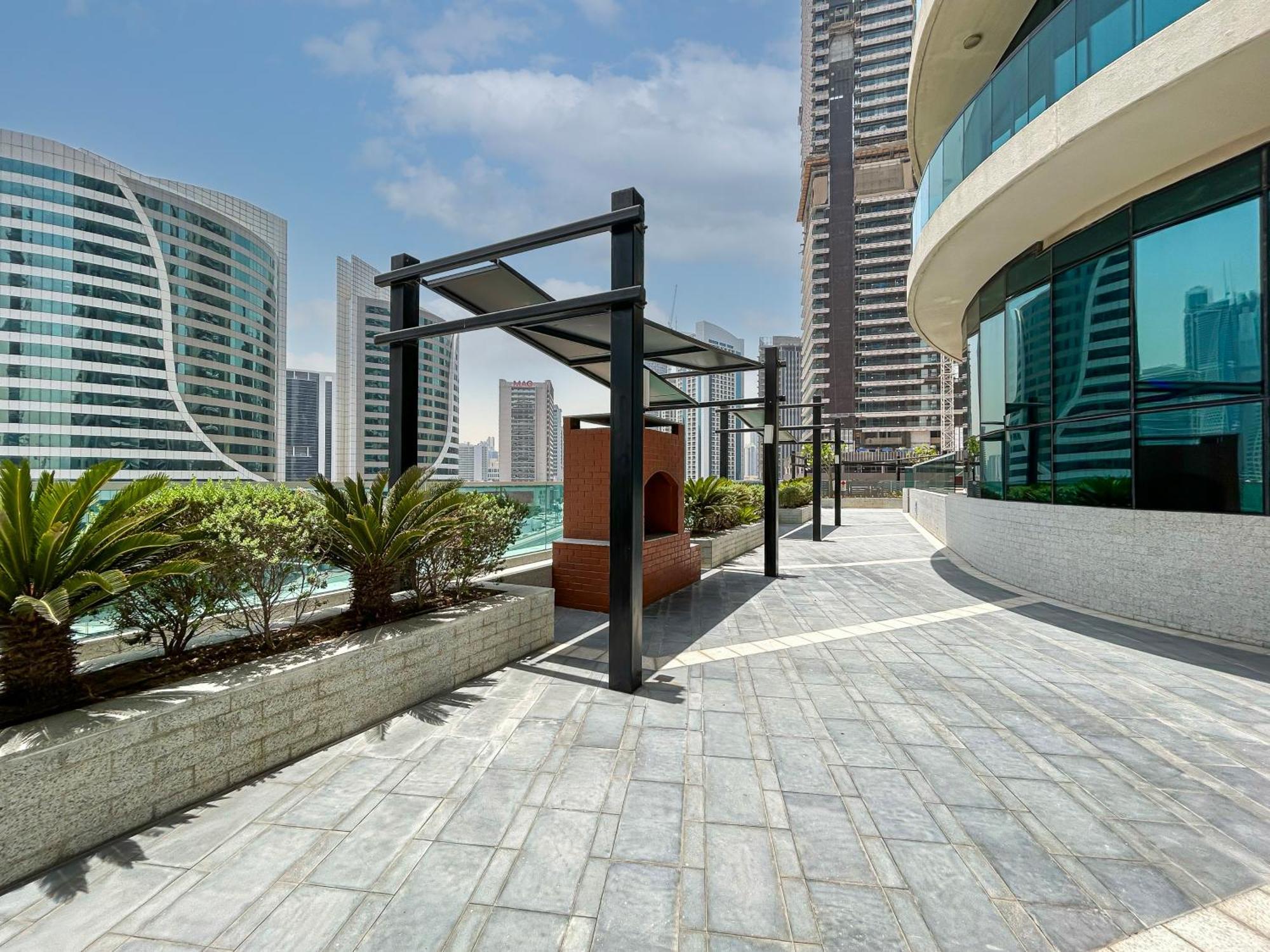 Apartment Near Mall Downtown Views Infinity Pool