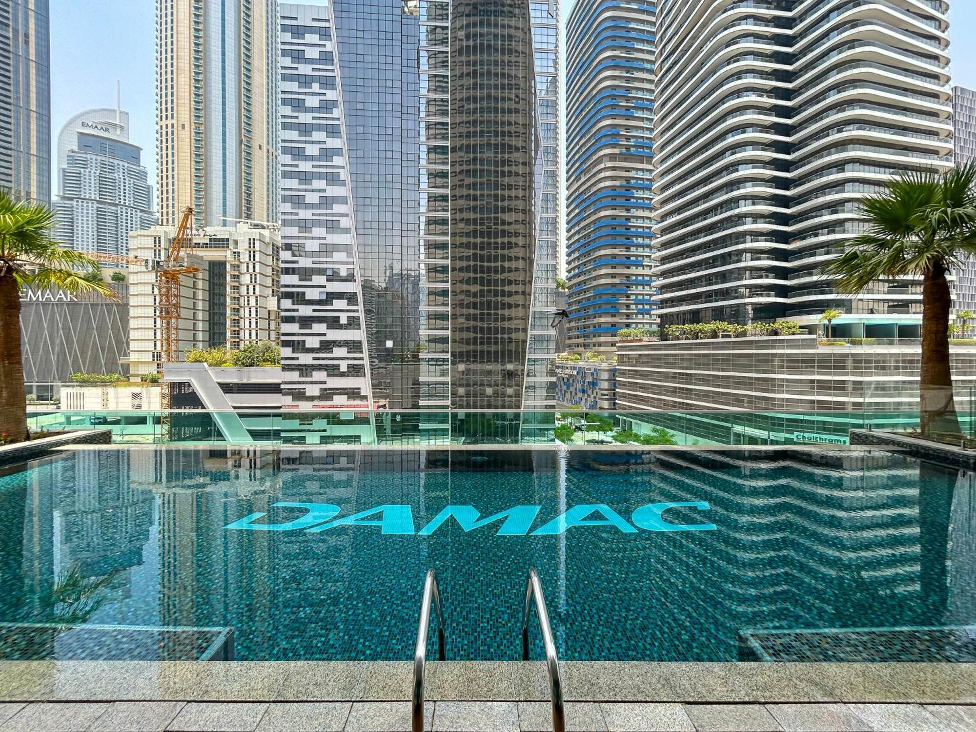 Apartment Near Mall Downtown Views Infinity Pool